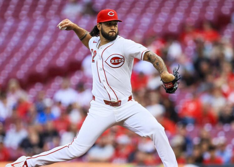 Reds são esmagados na estreia de Edwin Arroyo na MLB, jogo 1 para Royals