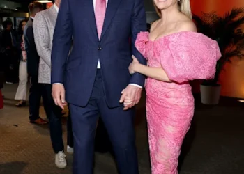 Reese Witherspoon e Oliver Haarman fazem estreia no tapete vermelho