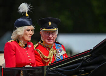 Rei Charles e Rainha Camilla juntam-se à família real no desfile Trooping the Color
