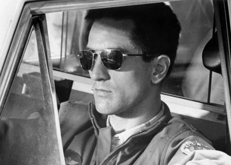 Robert De Niro revela que improvisou a icônica linha de 'motorista de táxi' no painel do 50º aniversário