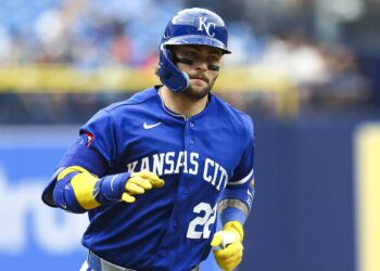 Royals Rookie Carter Jensen virando cabeças durante uma impressionante sequência de rebatidas