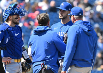 Royals antecipam cirurgia para Cole Ragans
