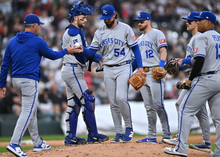 Royals envia Mitch Spence para Triple-A após passeio de 10 corridas - Notas da Liga Principal