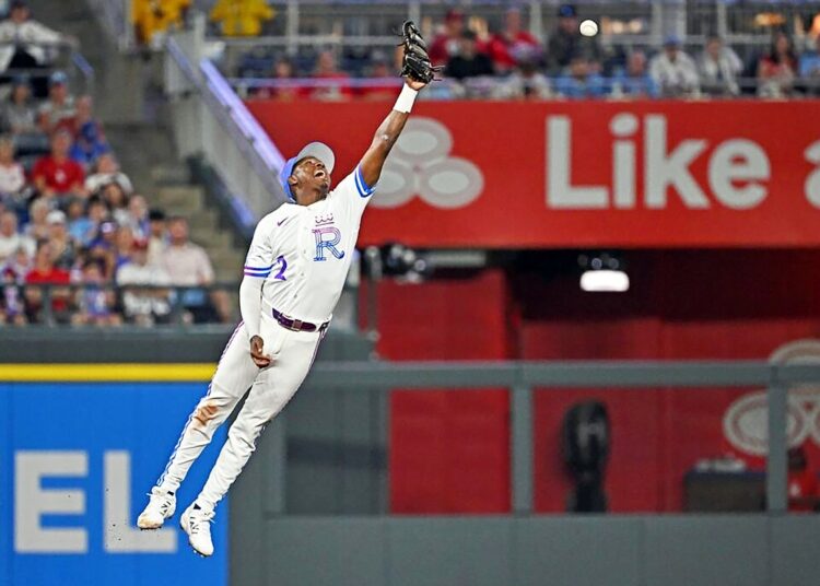 Royals tenta tirar três direto dos Cardinals