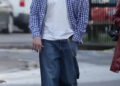 Russell Tovey é a imagem do falecido estilista Alexander McQueen nas primeiras fotos do set biográfico