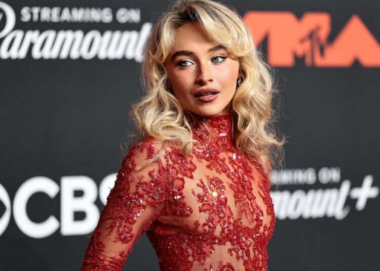 Sabrina Carpenter com medo após suposto perseguidor tentar invadir