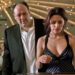 Sarah Shahi revela que James Gandolfini foi um dos melhores beijos que ela já teve