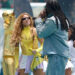 Shakira parece irreconhecível de macacão durante apresentação na Copa do Mundo