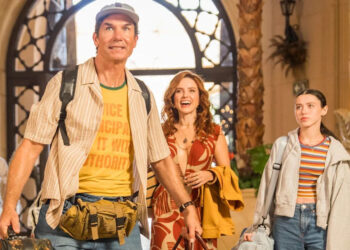 Sophia Bush, Jerry O'Connell e Violet McGraw enfrentam o caos das férias no trailer de “Summer's Last Resort” (exclusivo)