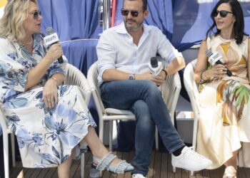 Strictly Business Cannes Lions: Deloitte, AWS, Sony Execs sobre IA e adoção de tecnologia