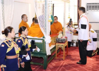 Suas Majestades presidem o Rito Real de Obtenção de Mérito em Comemoração do 15º Dia Após o Falecimento da Princesa Bajrakitiyabha