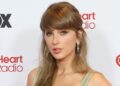 Taylor Swift e Travis Kelce lutando com amigos antes do casamento