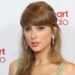 Taylor Swift e Travis Kelce lutando com amigos antes do casamento
