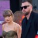 Taylor Swift e Travis Kelce transformam encontro noturno em novo espetáculo