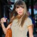 Taylor Swift é vista saindo do Electric Lady Studios após uma sessão noturna de nove horas, enquanto o prefeito de Nova York, Zohran Mamdani, aparece para confirmar a data do casamento de Travis Kelce