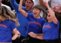 Taylor Swift homenageia Stevie Nicks com seu estilo de jogo 4 dos Knicks