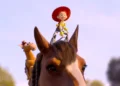 Taylor Swift se sente 'muito sortuda' por escrever uma música para seu filme favorito de Toy Story