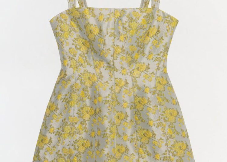 Taylor Swift usa outro vestido floral amarelo - desta vez para apoiar Travis Kelce