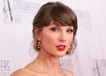 Taylor Swift vaiada em show enquanto enfrenta reação negativa por seu casamento 'rude' tipo Jeff Bezos - 'Por que meu dia deveria ser mais difícil?'