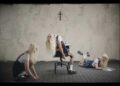 The Pretty Reckless lança o videoclipe de Dear God e entra na era do novo álbum