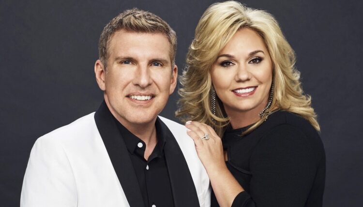 Todd e Julie Chrisley processam seus ex-advogados, culpando-os pela perda do caso que os levou à prisão