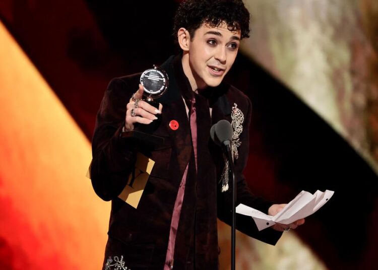 Tony Awards 2026: Ali Louis Bourzgui é político com 'The Lost Boys'