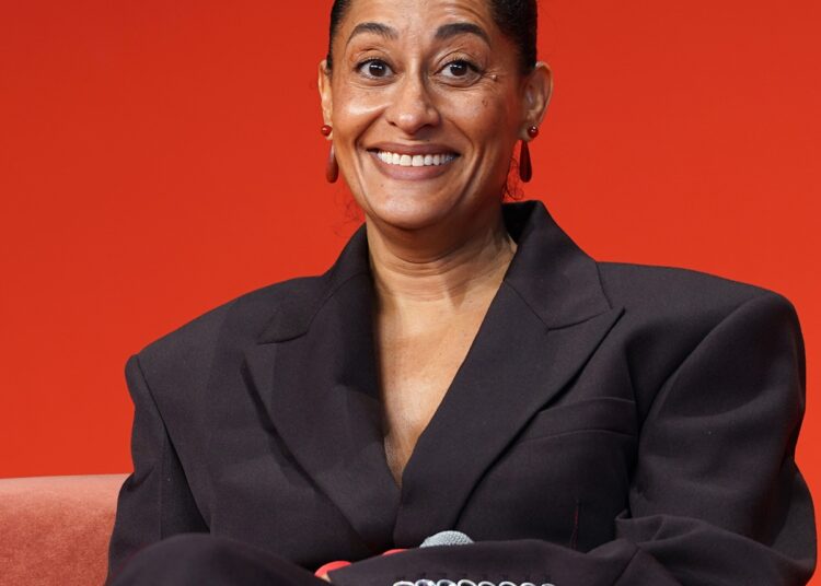 Tracee Ellis Ross aborda especulações de gravidez