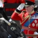 Trooping the Colour: Multidões se reúnem perto do Palácio de Buckingham antes do desfile de aniversário de King – atualizações ao vivo