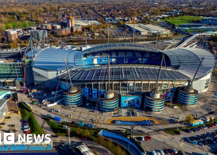 Último estágio da zona de entretenimento perto do terreno do Man City