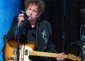 Um virtuoso da guitarra juntou-se à banda de Bob Dylan. Quanto tempo isso vai durar?