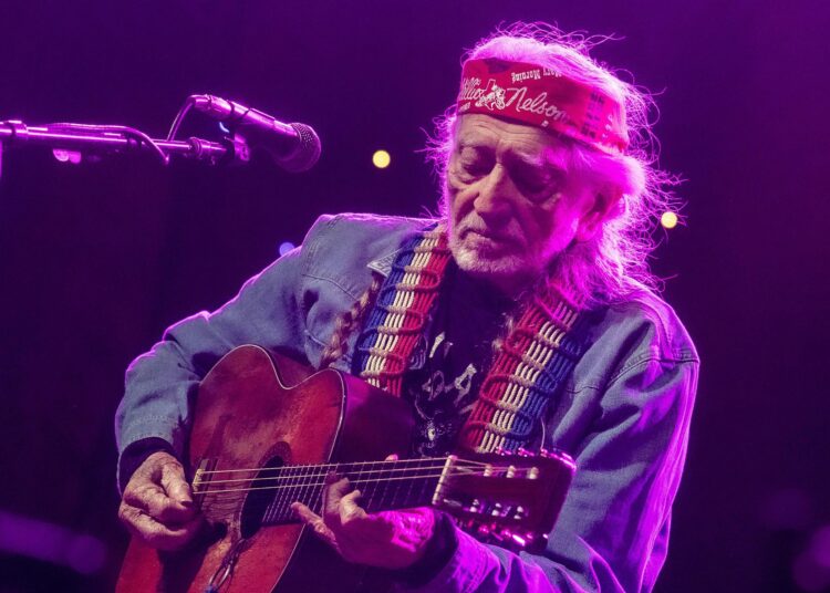 Vale a pena ouvir o novo álbum de Willie, e não apenas por causa de Bob Dylan