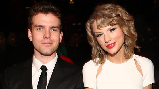 Veja a adorável foto de reminiscência de Taylor Swift com o irmão Austin Swift antes do lançamento de 'Toy Story 5'