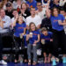Veja todas as celebridades no jogo 4 das finais da NBA, incluindo Taylor Swift, Spike Lee, Adam Sandler e muitos mais!