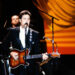 Vince Gill presta homenagem a Bill Cody, amada personalidade do rádio country que faleceu