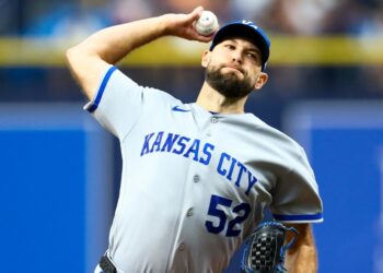 Wacha, bullpen fechou Rays na vitória apertada do Royals