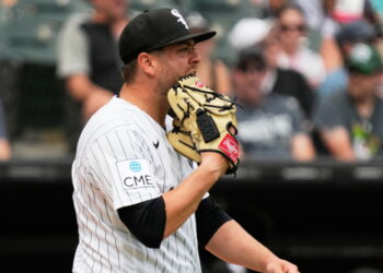 White Sox cai no empate em primeiro lugar após derrota para Royals, mas segue para a Costa Leste voando alto