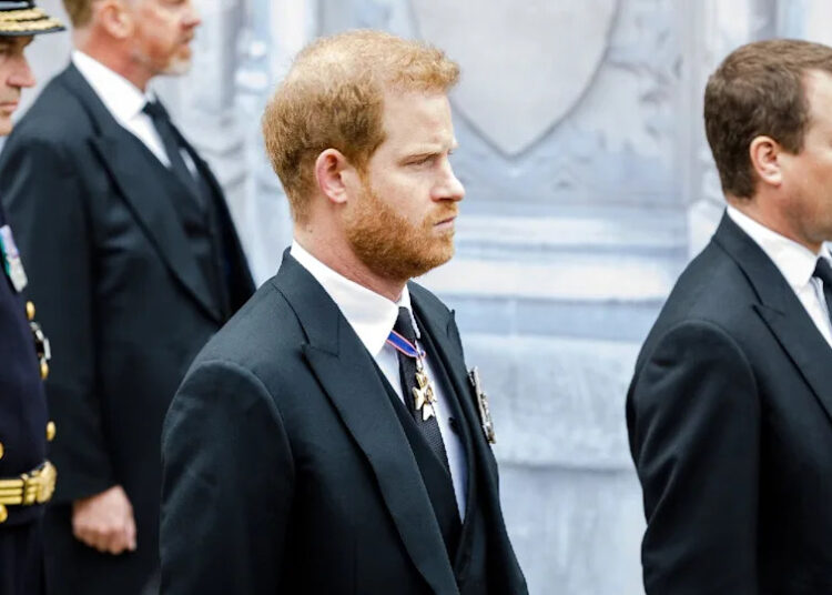 William supostamente está por trás da 'proibição' de Harry do 'casamento real do ano', já que fontes detalham como o herdeiro 'sempre vai vencer'