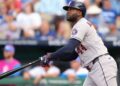 Yordan Alvarez atinge grand slam, HR de 2 corridas na primeira entrada no Royals