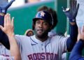Yordan Alvarez, do Astros, acerta home run e grand slam em entrada histórica contra Royals