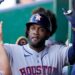 Yordan Alvarez, do Astros, acerta home run e grand slam em entrada histórica contra Royals