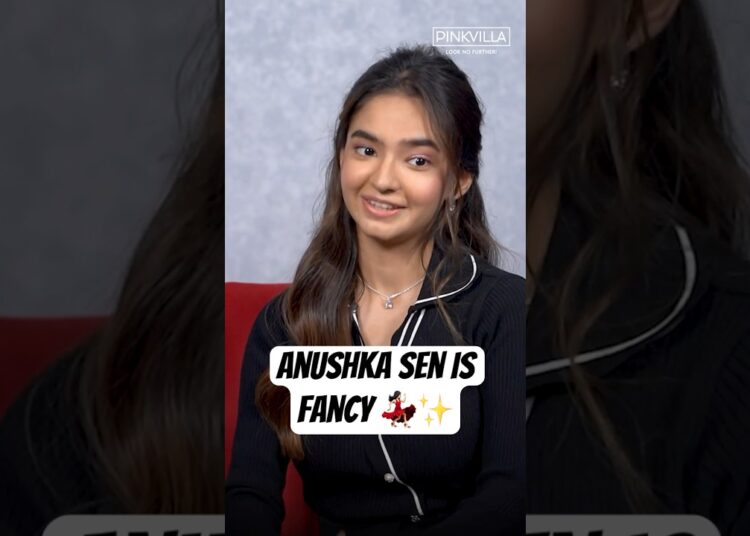 Anushka Sen 🌸✨ Reveals What She Carries in Her Bag 👜🔥#shorts #anushkasen #fashion