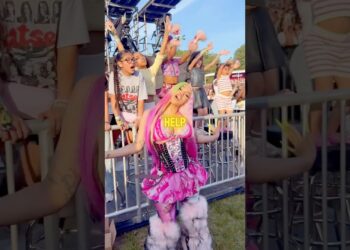 How do celebrities help their children become fans of other stars?#taylorswift #cardib #celebrity