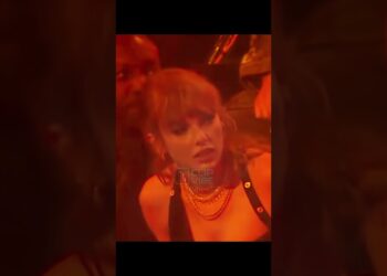 Taylor Swift Vibing to Shakira Got Fans SHOOK 😭🔥#Shakira #TaylorSwift #Concert #Pop #Music #Live