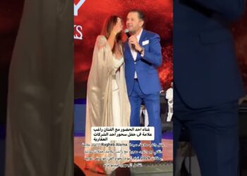 سيدة تخطف الأنظار وتشارك راغب علامة الغناء في لحظة استثنائية على المسرح 🎤🔥