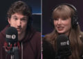 O convidado do casamento de Taylor Swift e Travis Kelce, Greg James, diz que inicialmente pensou que o convite digital era uma 'farsa'