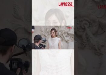 Parata di stelle a Parigi per la sfilata Chanel.  #lapresse #moda