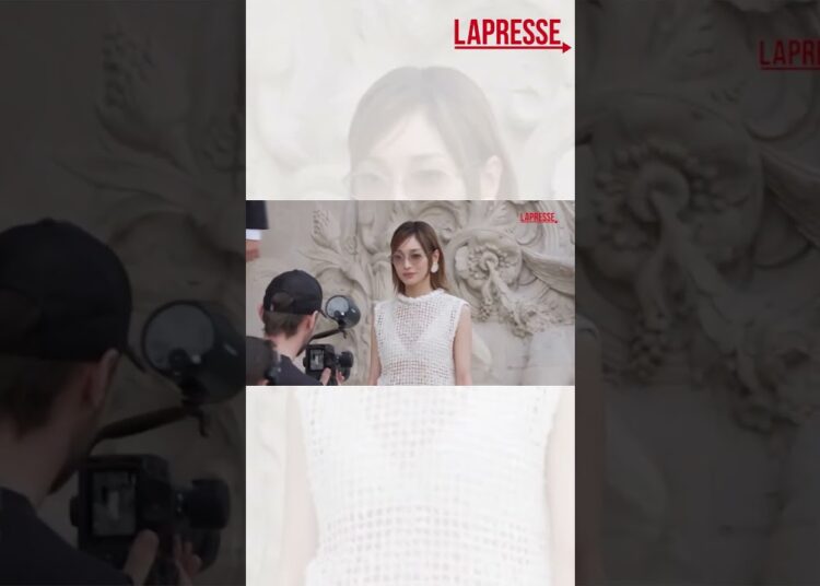 Parata di stelle a Parigi per la sfilata Chanel.  #lapresse #moda