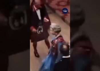 La reina disfrutando del bailongo real