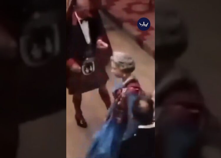 La reina disfrutando del bailongo real