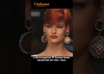 👗 1992 • Linda Evangelista • An Iconic VALENTINO Look • Fashion History Paris SS